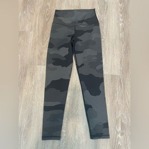 Aerie Camo Leggings - Medium